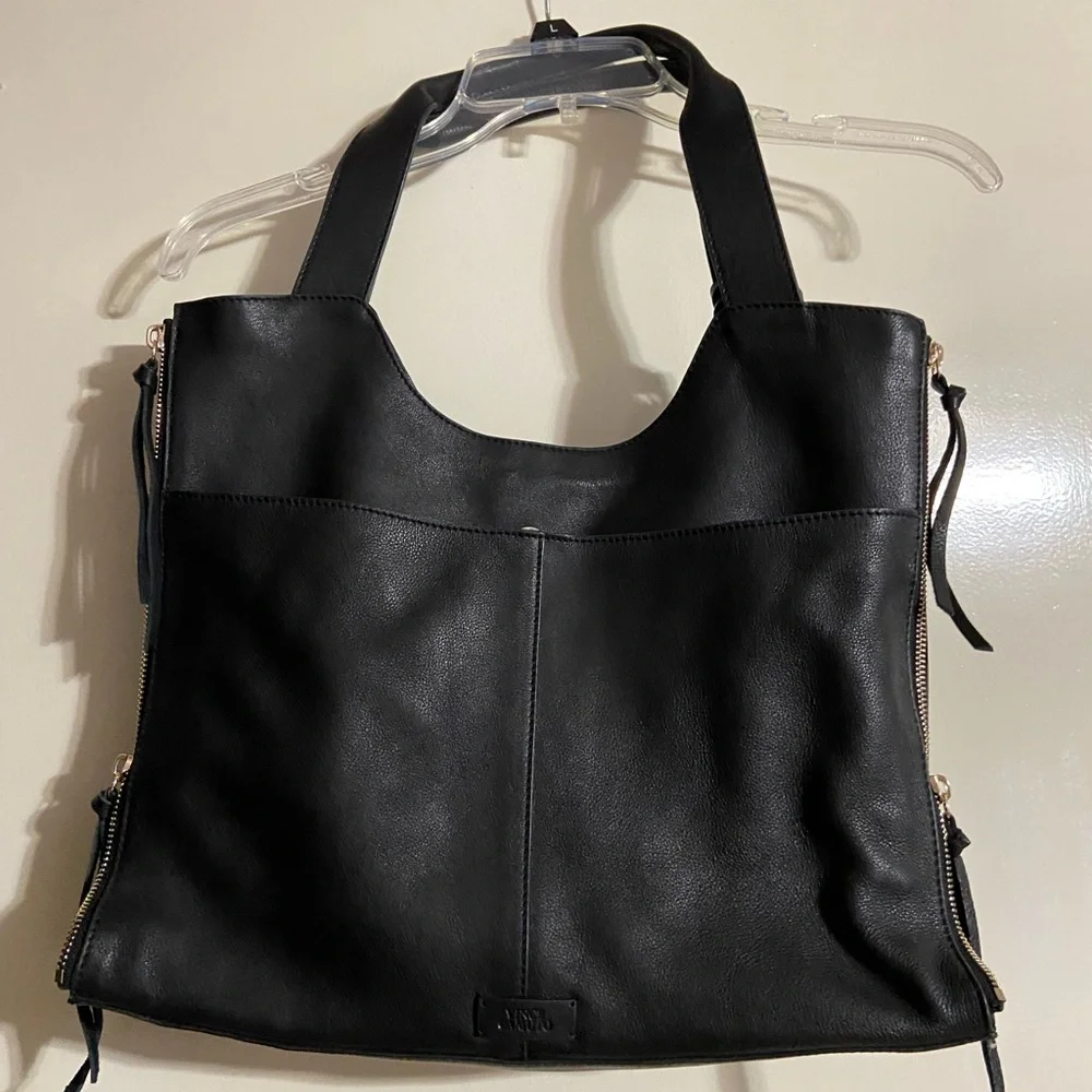 Vince Camuto, nice black leather tote bag - Picture 2 of 9